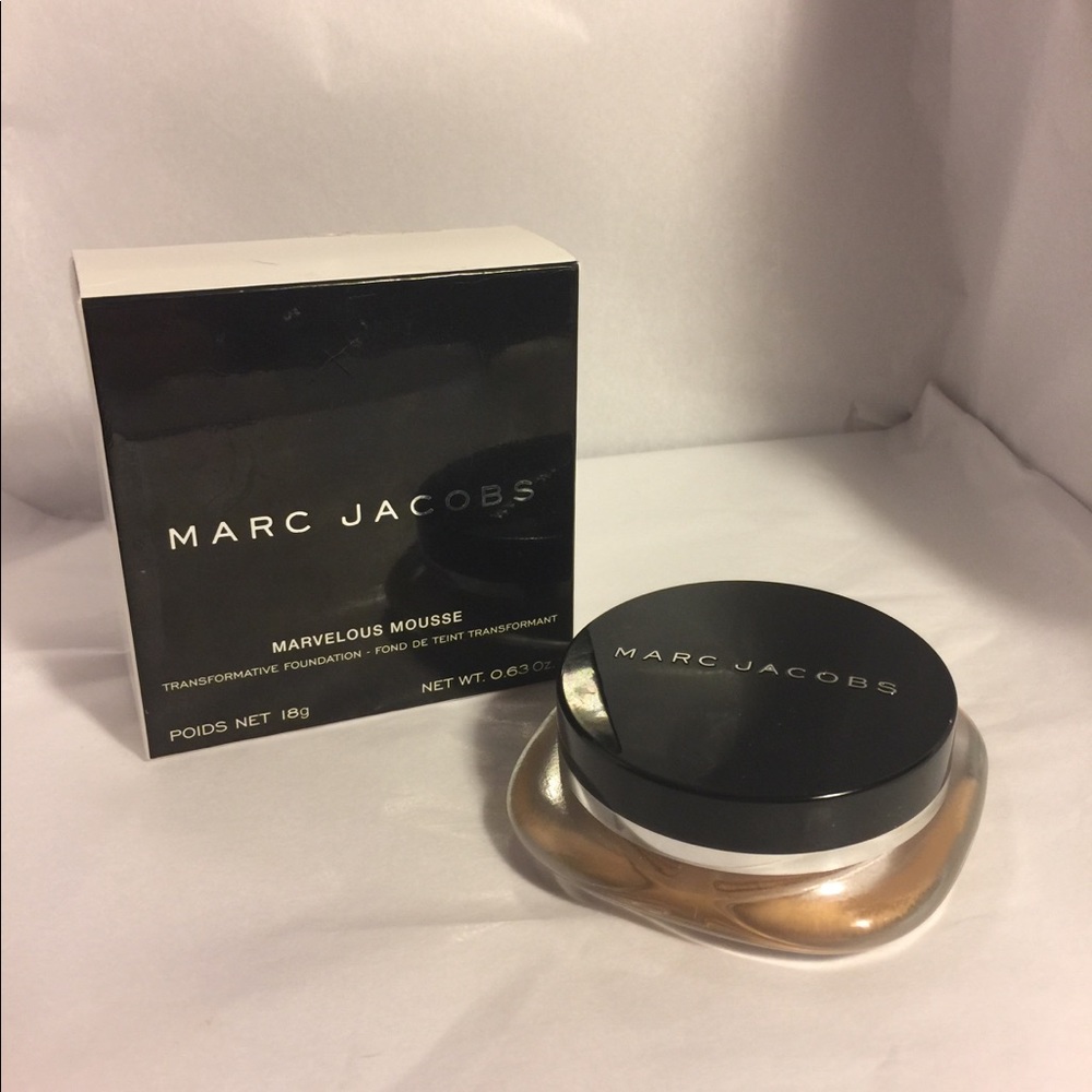 Marc Jacobs Marvelous Mousse Foundation